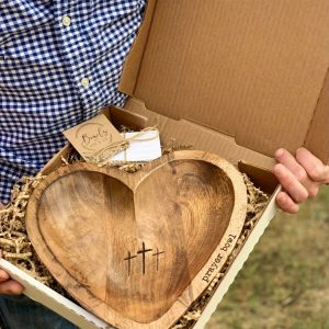 Contemporary Handcrafted Wood Prayer Bowl - Heart-Shaped Decorative Serving Dish for Christmas, Easter, Hanukkah, Thanksgiving, Valentine's Day - Versatile Home Accent with Blessing (1pc)